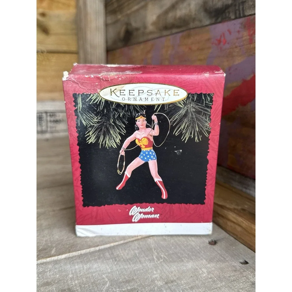 Vintage 1996 Hallmark Keepsake Christmas Ornament‎ Wonder Woman 